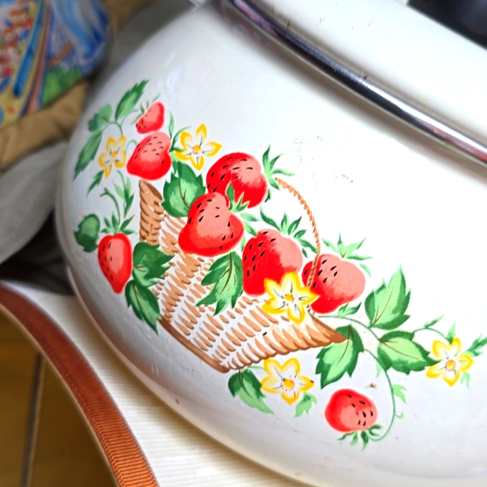 🍓Strawberry Enamel Tea Kettle Vintage 1987 Alfay JAY import